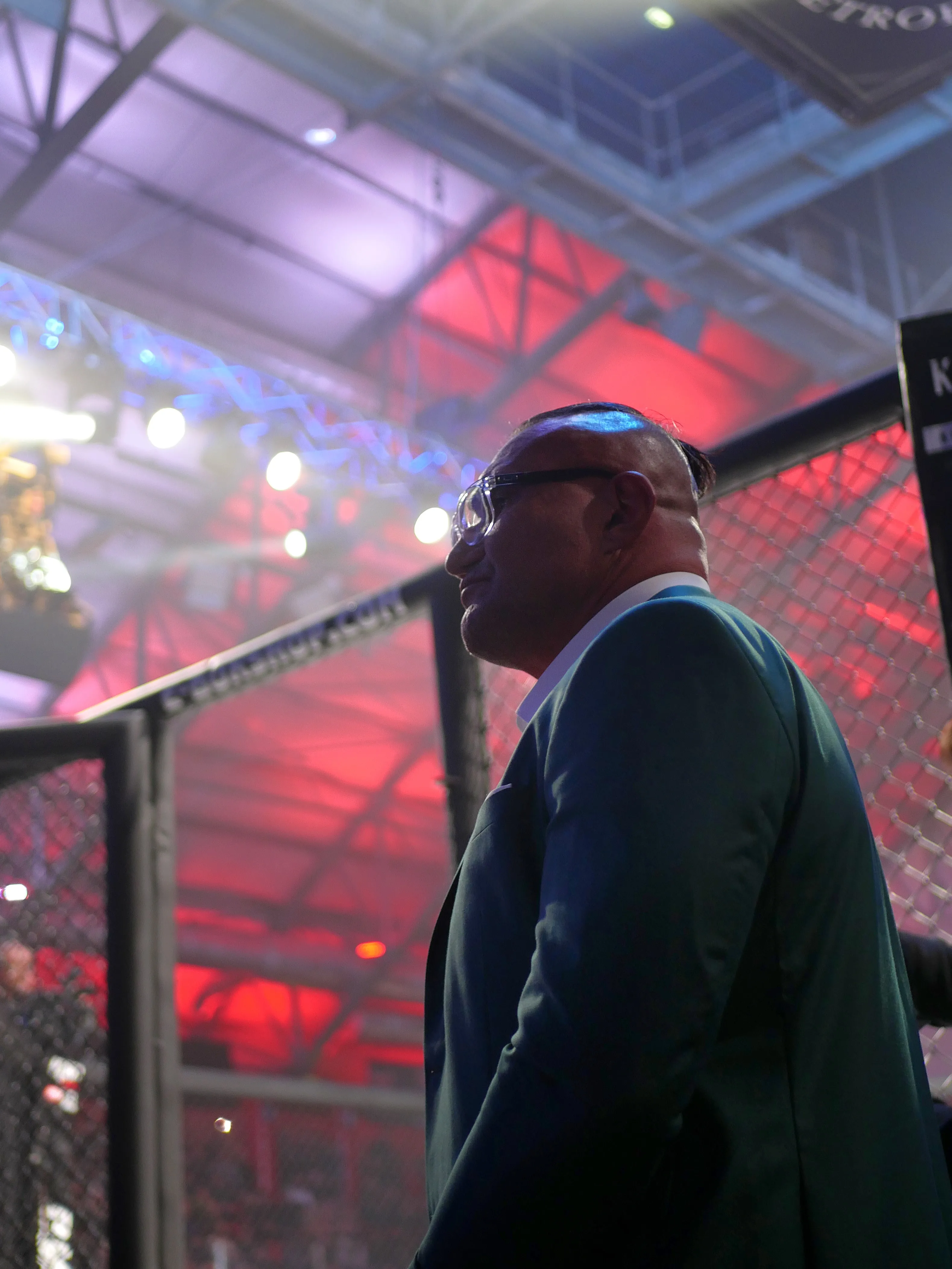 BIENVENUE DANS L'ARÈNE DE MMA