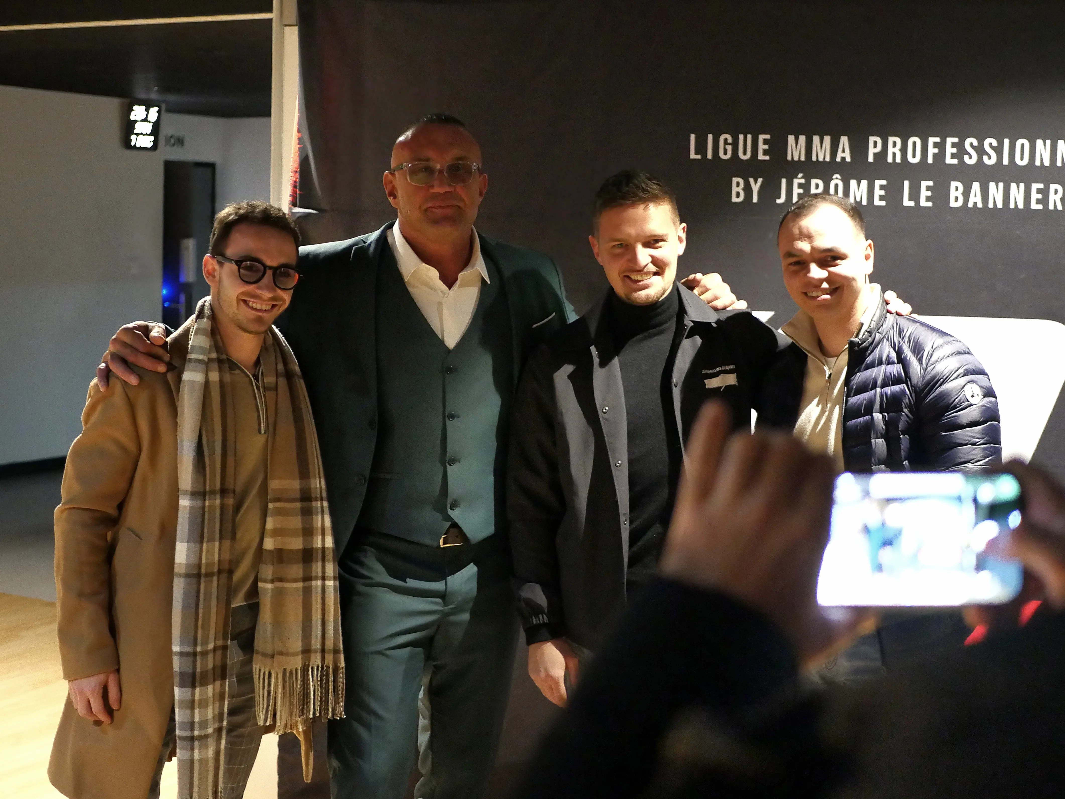 BIENVENUE DANS L'ARÈNE DE MMA