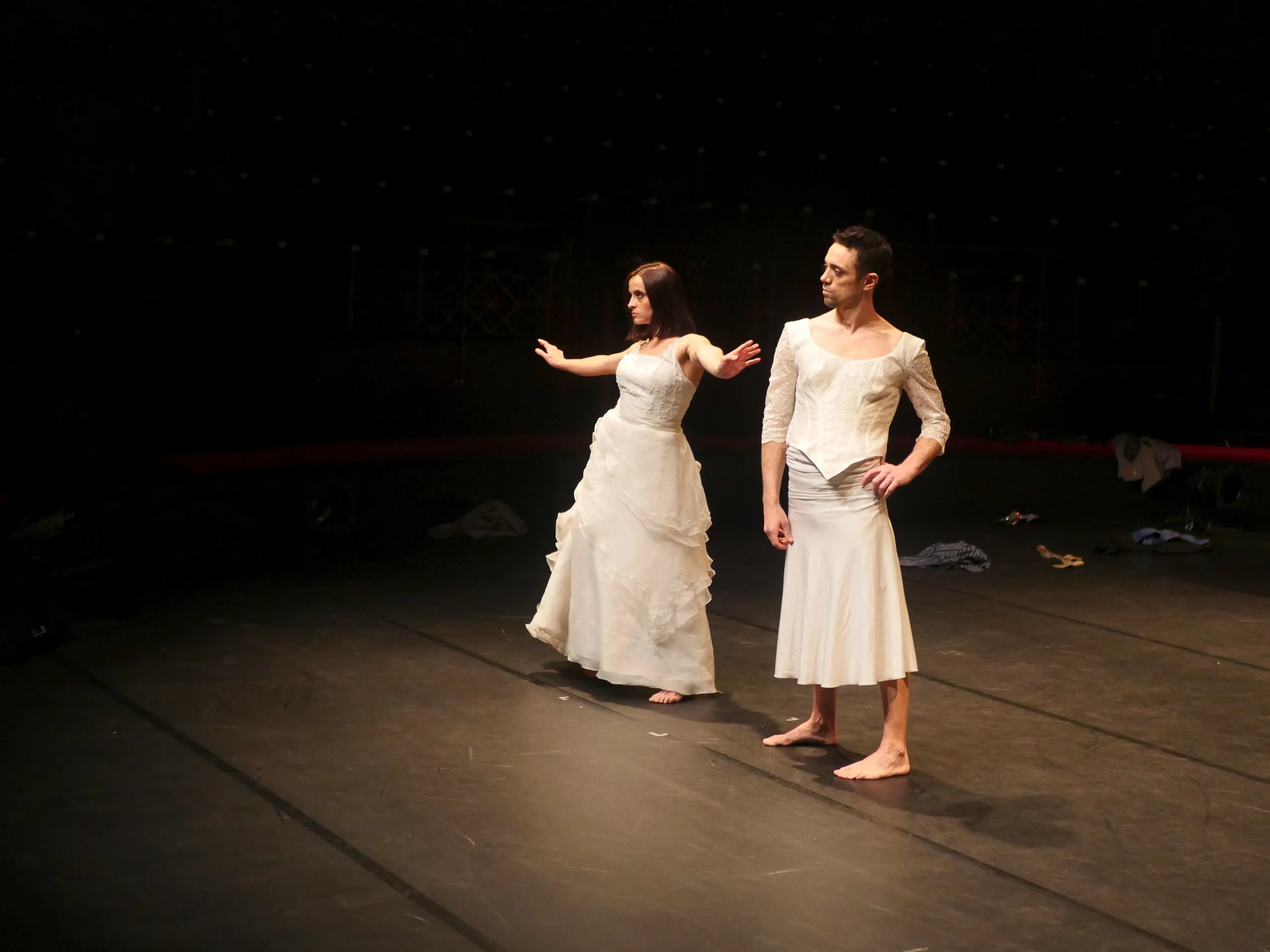 UN CIRQUE QUI BOUSCULE LES CODES