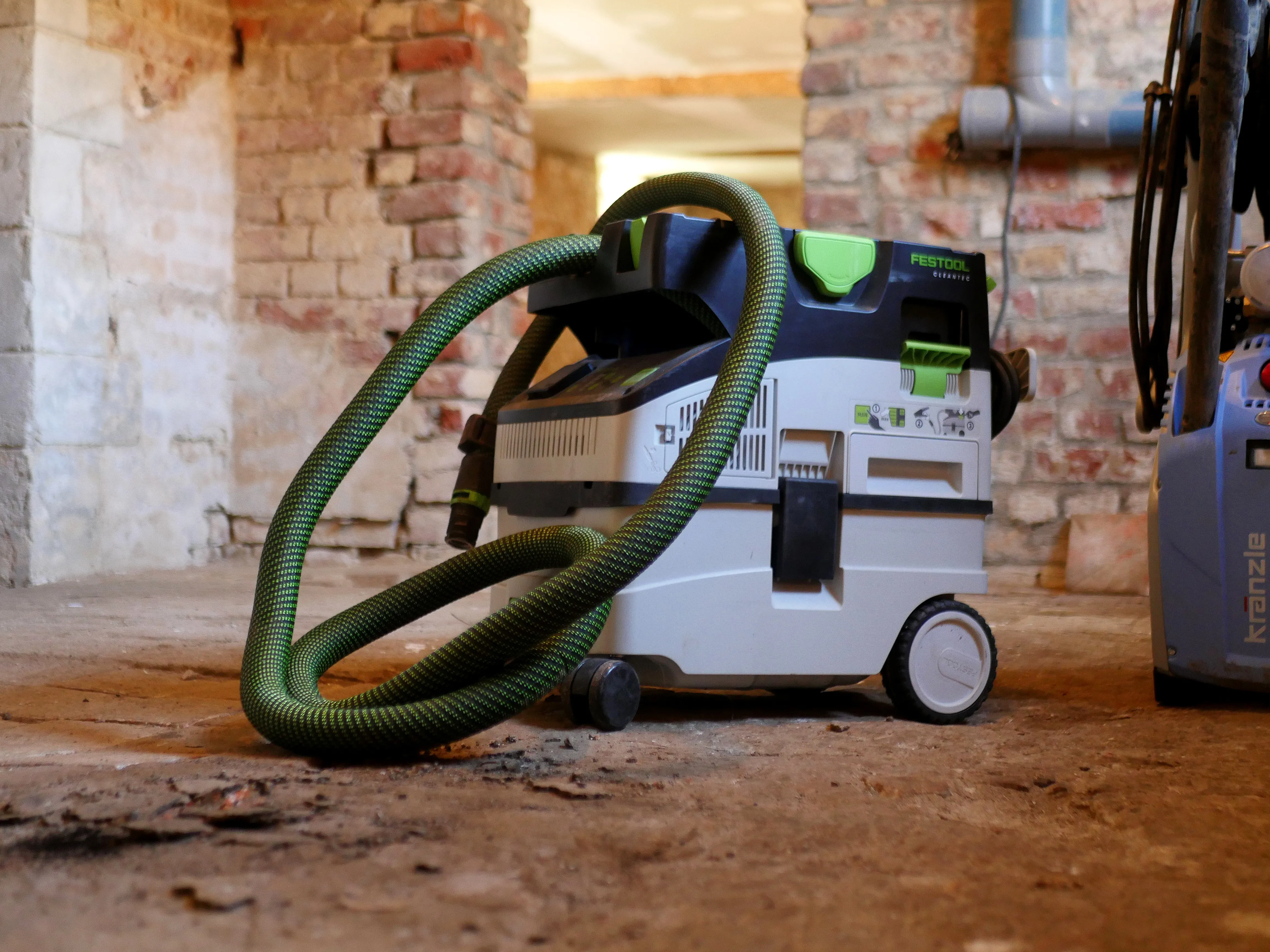 IL CONNAÎT LES BONS TUYAUX