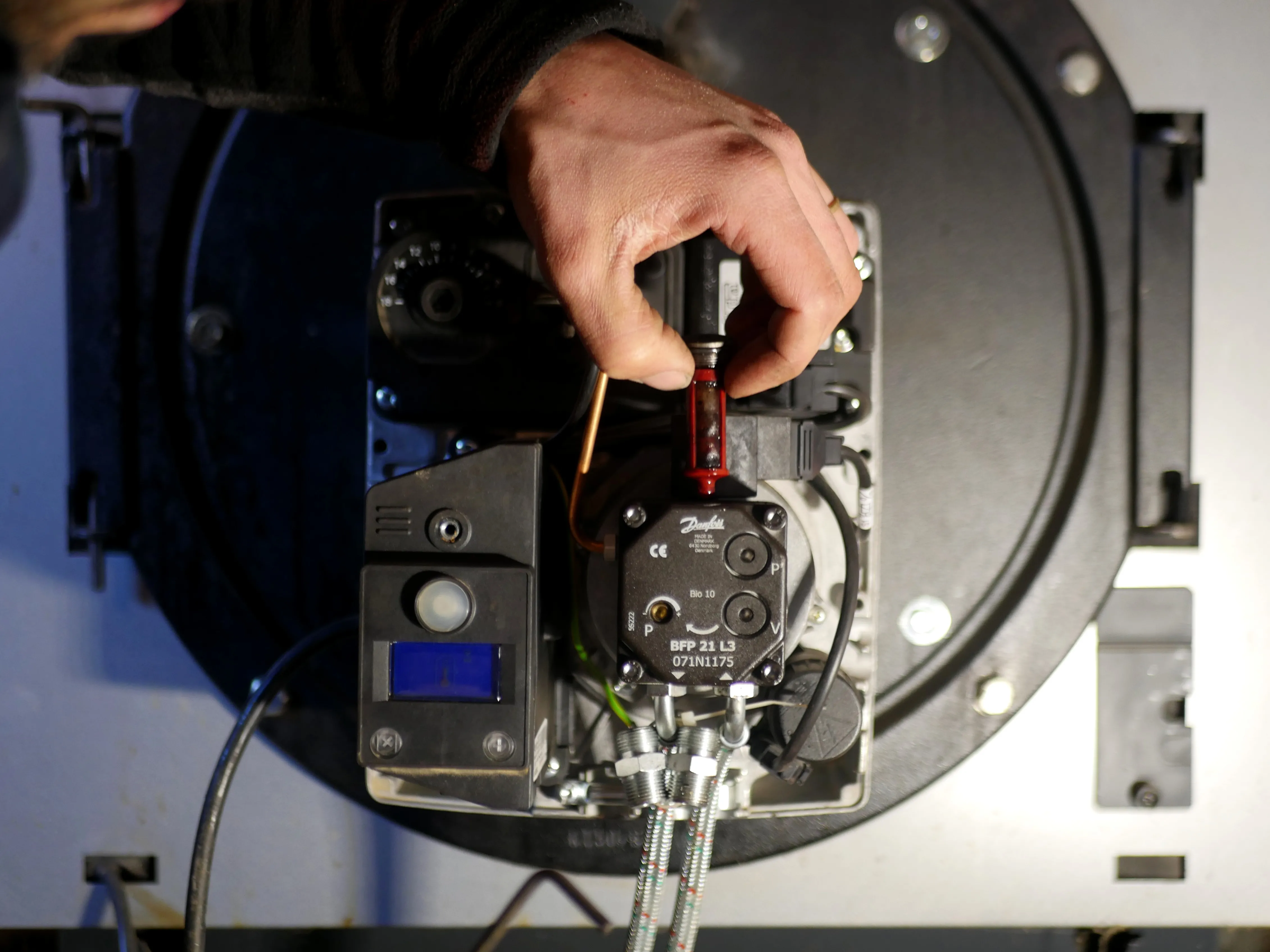 IL CONNAÎT LES BONS TUYAUX