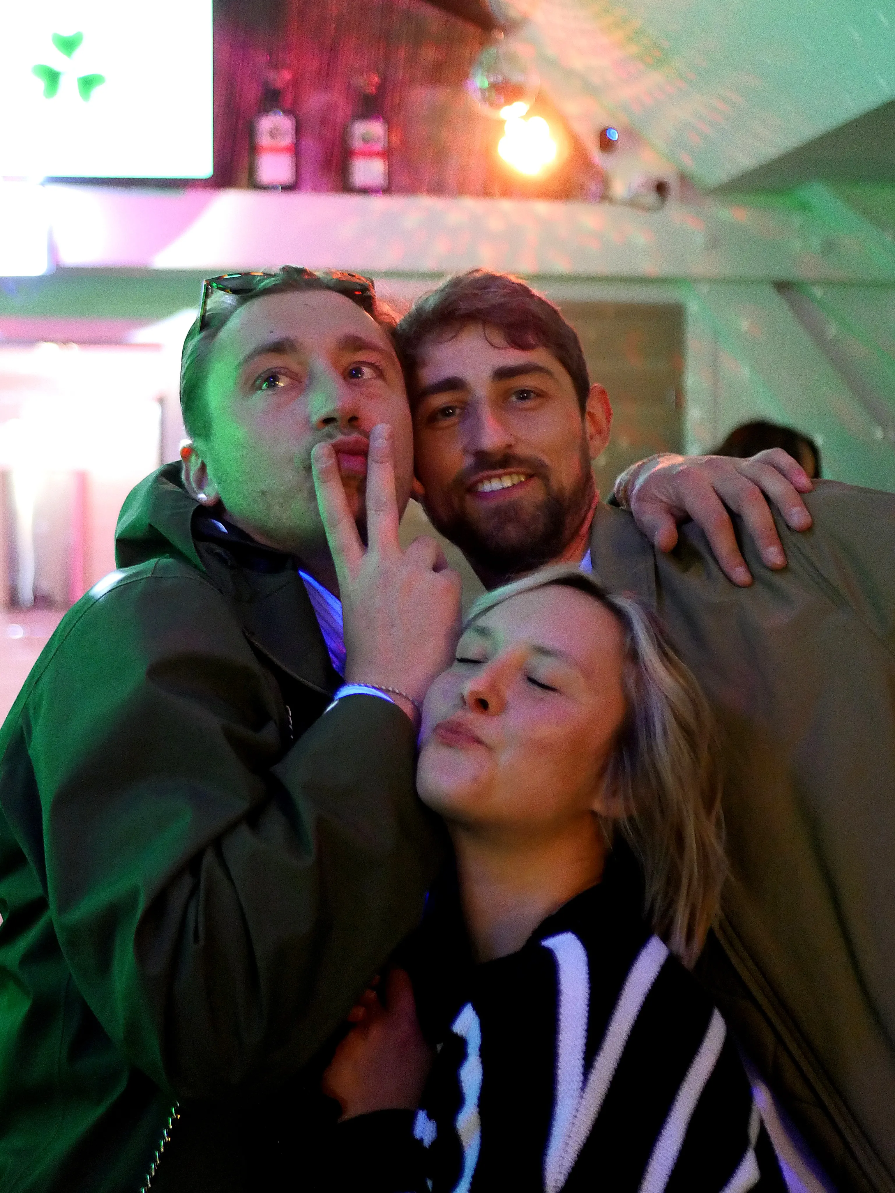 VERT L'INFINI ET AU-DELÀ