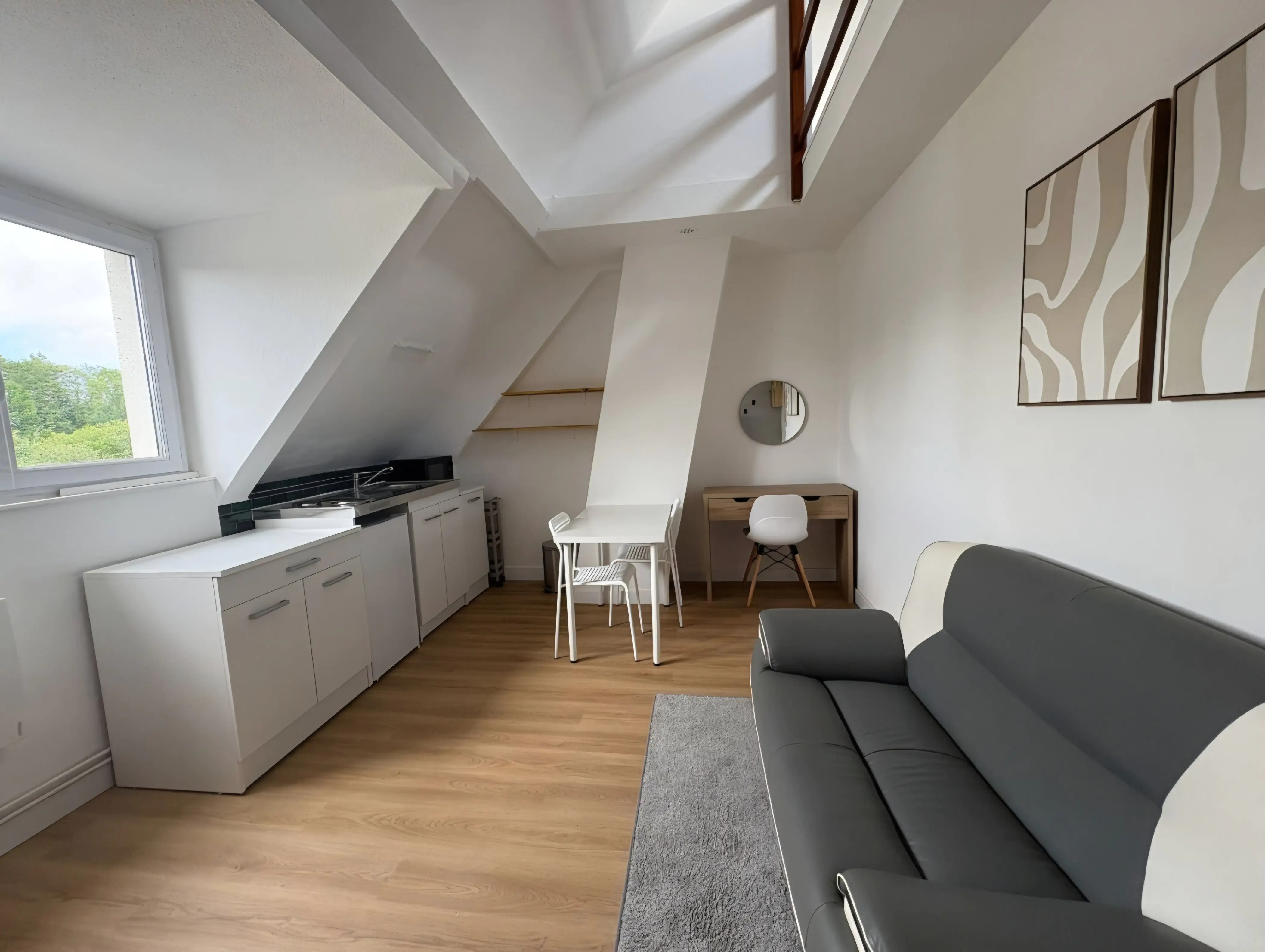 Beau studio en mezzanine