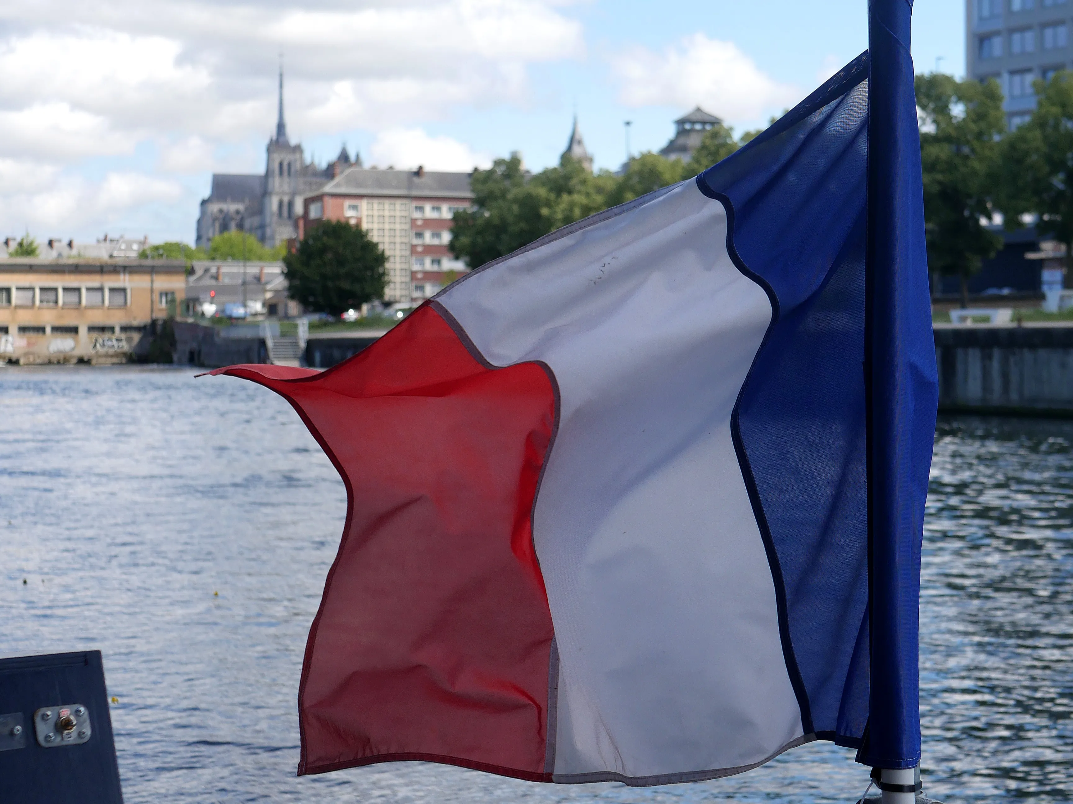 Balade en bateau solaire à Amiens