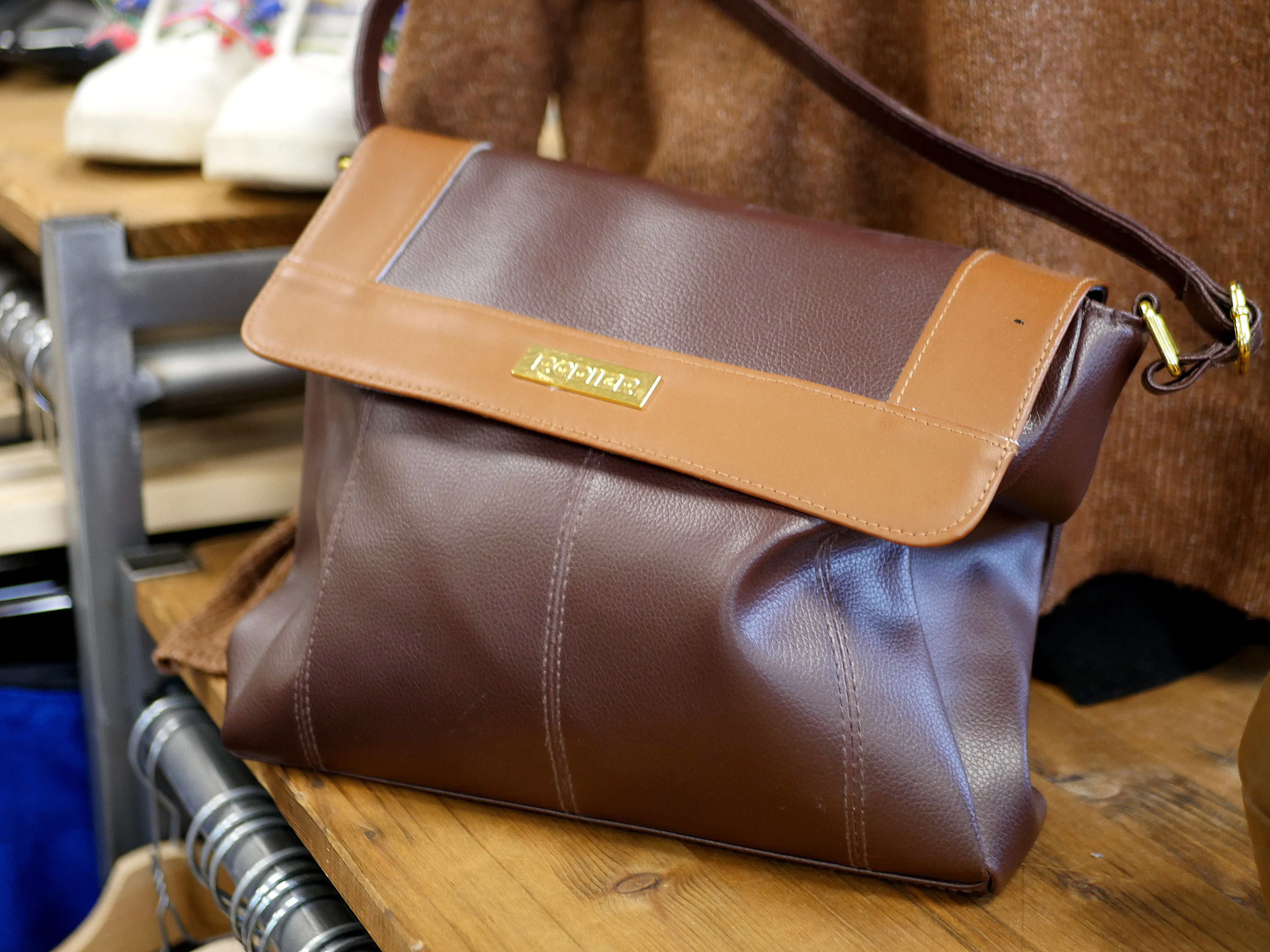 Vêtements de seconde main et bonnes affaires