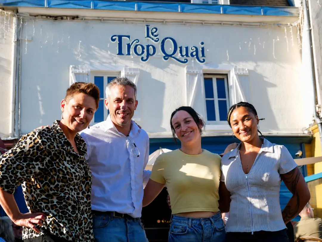 Cocktails, terrasse et sunset au bord de l’eau