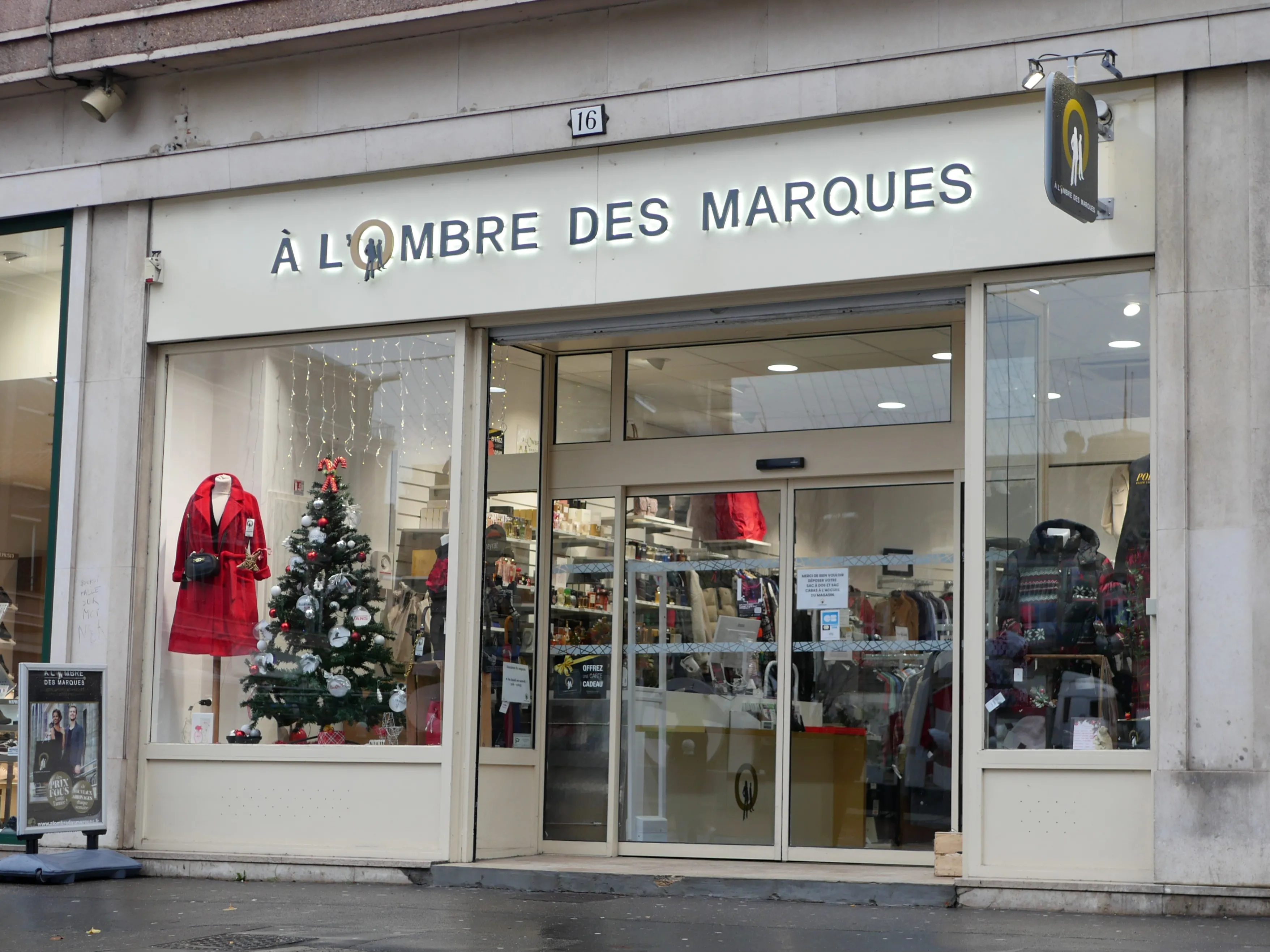 À l'Ombre des Marques