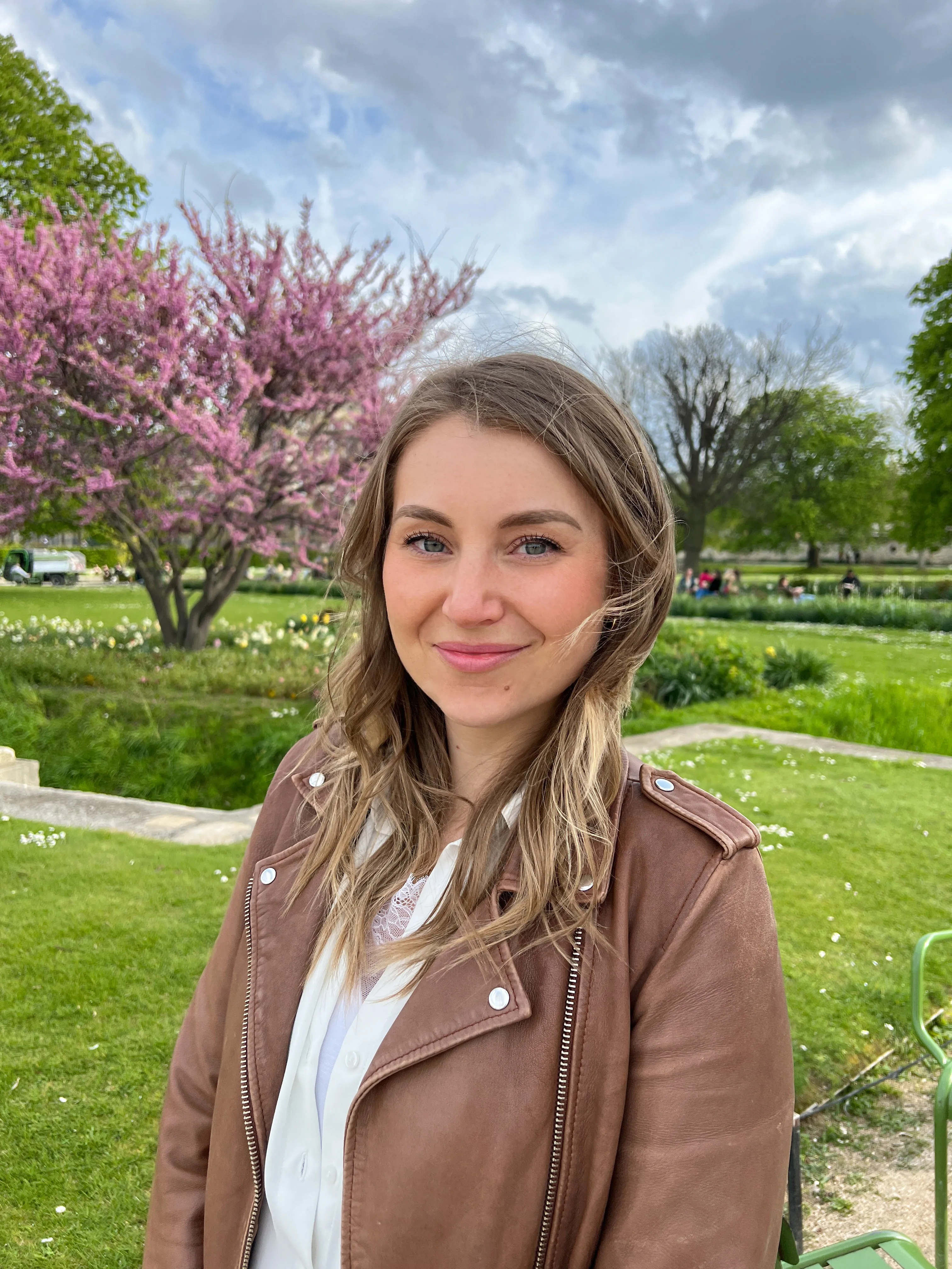 Tracy de Sousa en séance de dédicace à la librairie Martelle