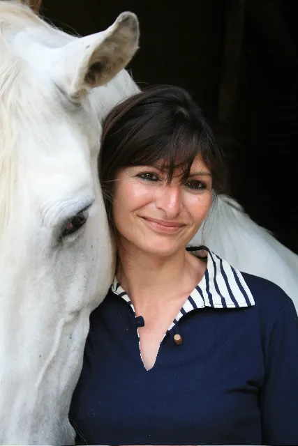 Marine Oussedik en atelier suivi d'une séance de dédicace à la librairie Martelle